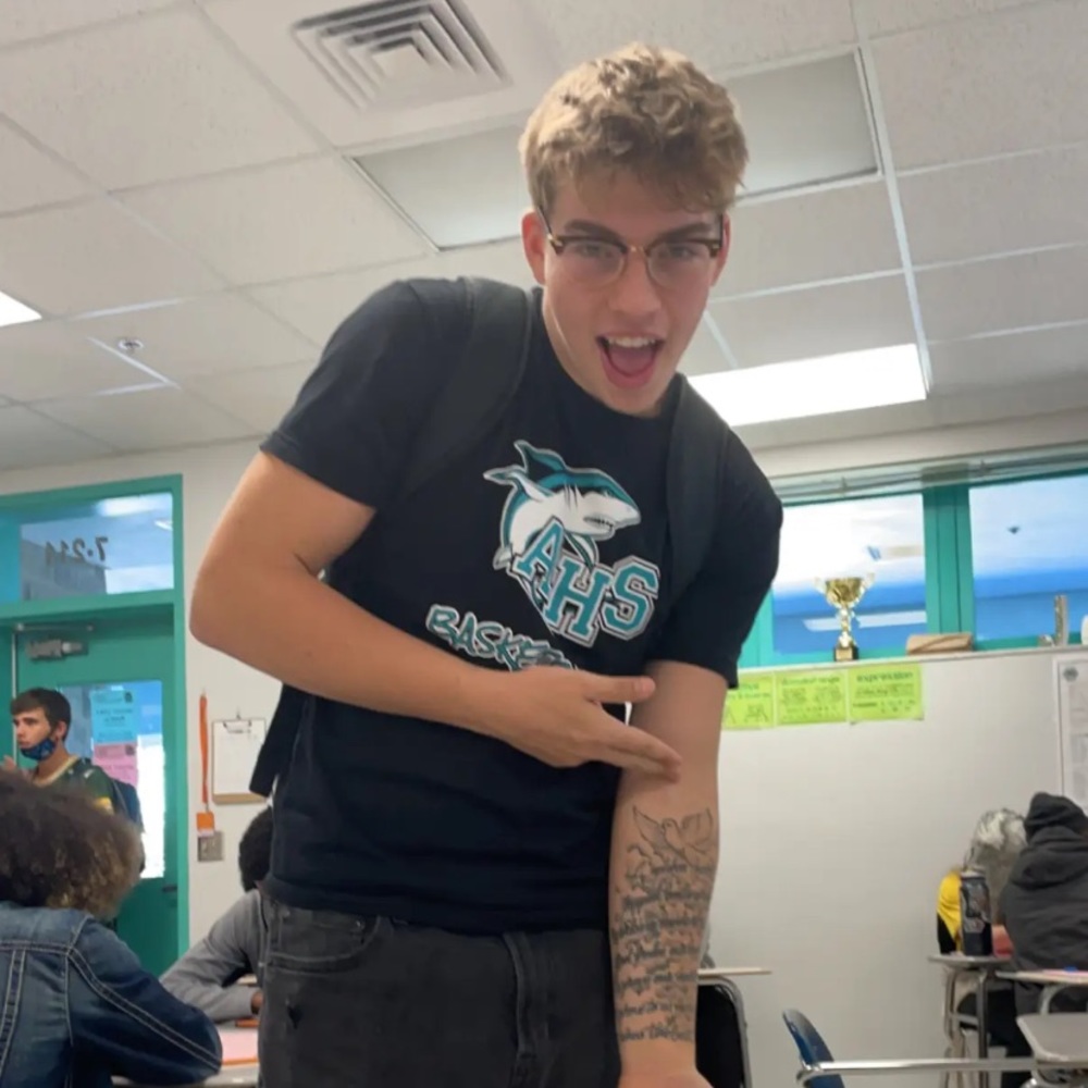 Meet your Posher, Trace